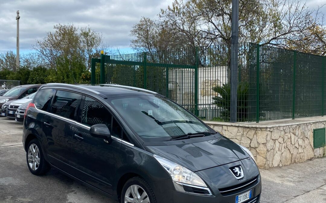 Peugeot 5008 FELINE