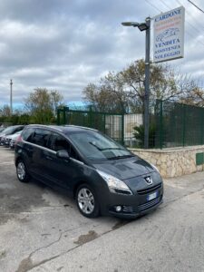 Peugeot 5008 FELINE