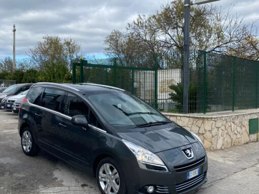 Peugeot 5008 FELINE